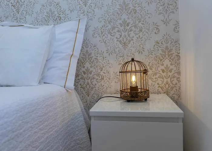 Violet House Your Place To *