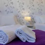 Violet House Your Place To Alloggio in famiglia